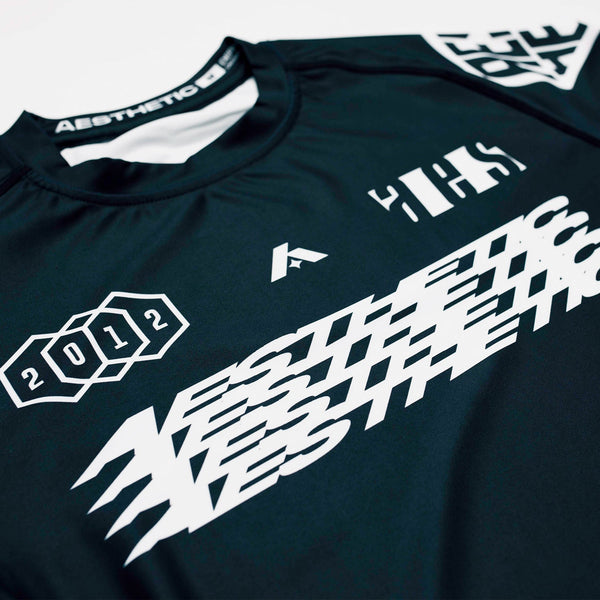 AESTHETIC Axis Short Sleeve Rashguard - Black front close up