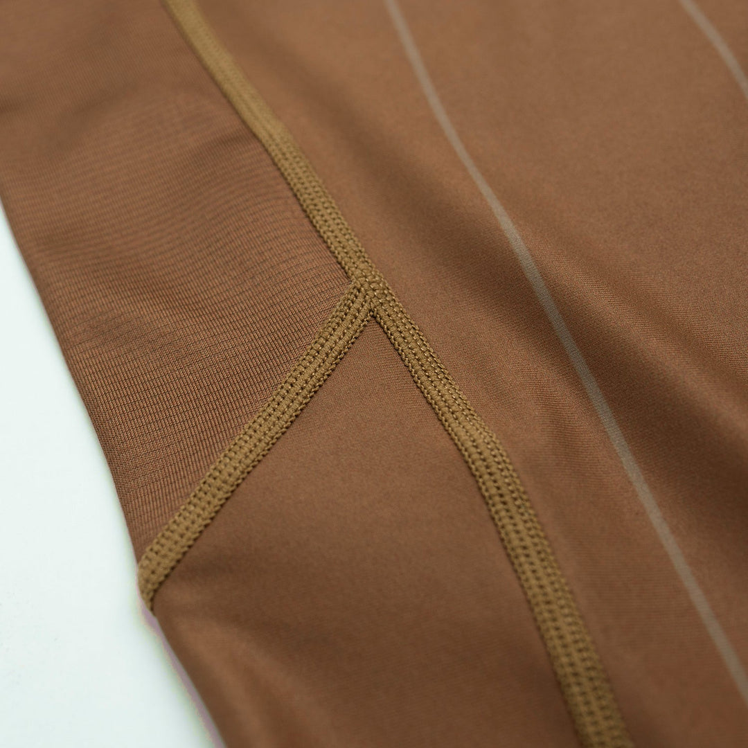 AESTHETIC UK Short Sleeve Ranked Rashguard 2026 Brown - stitch details